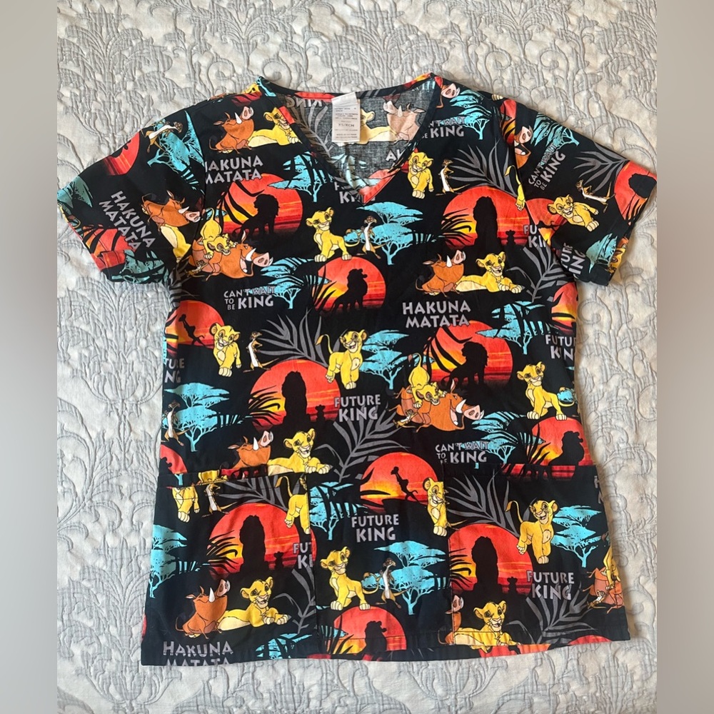 Disney scrub top- lion king (XS)